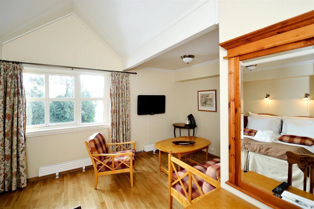 Kronen Gaard Hotel Саннес Екстер'єр фото