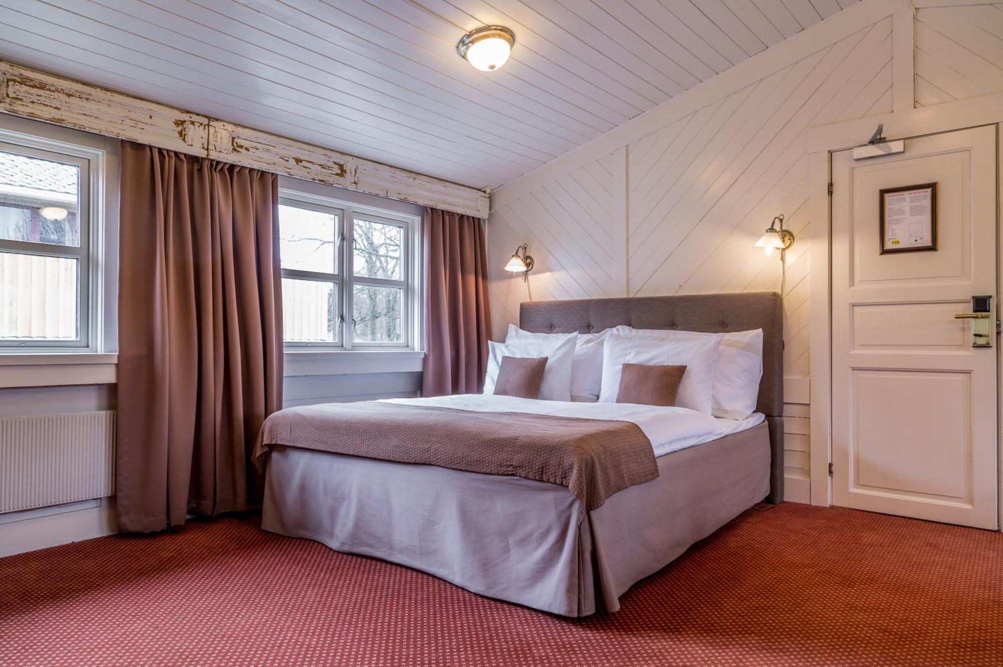 Kronen Gaard Hotel Саннес Екстер'єр фото