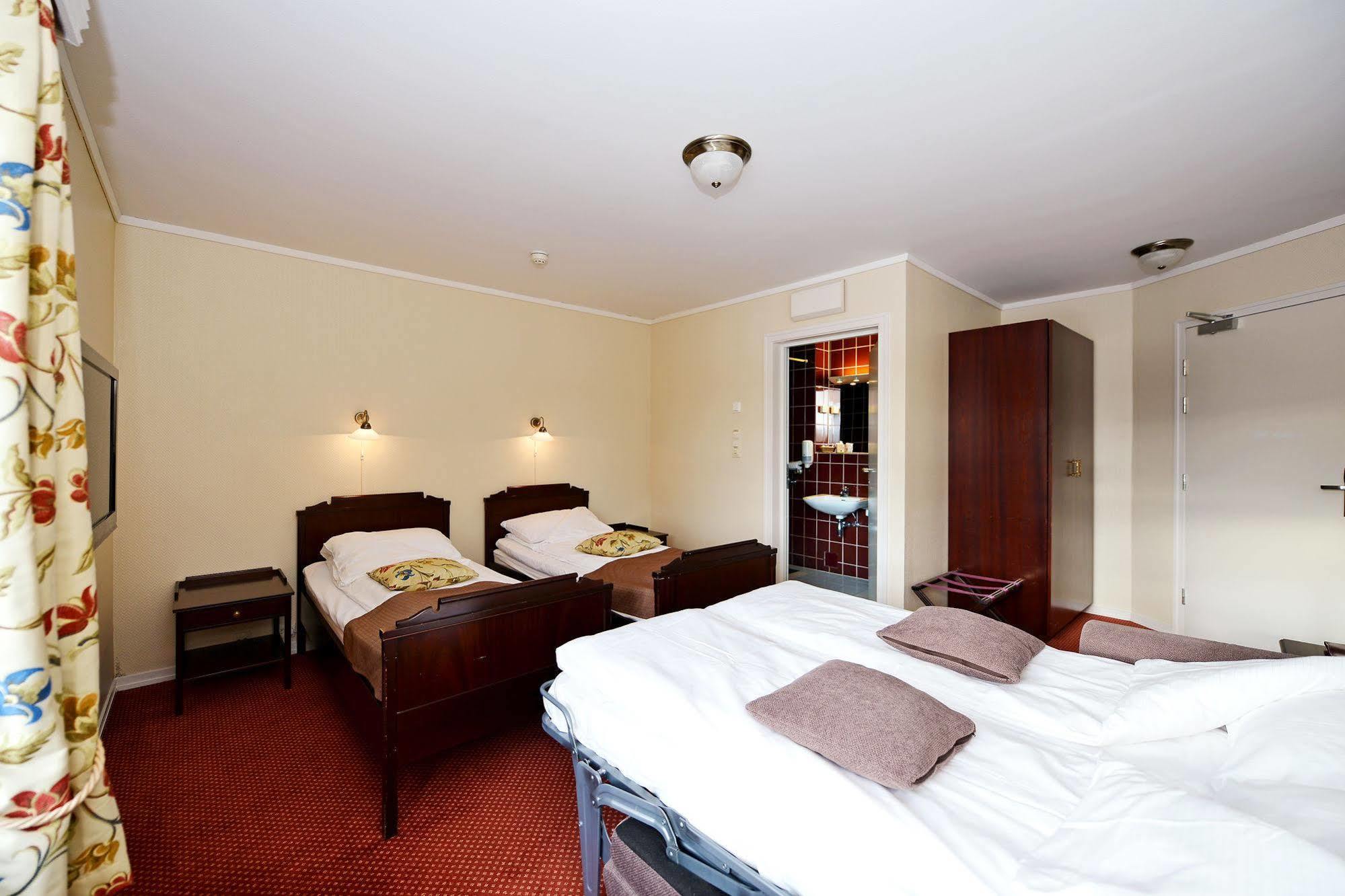 Kronen Gaard Hotel Саннес Екстер'єр фото