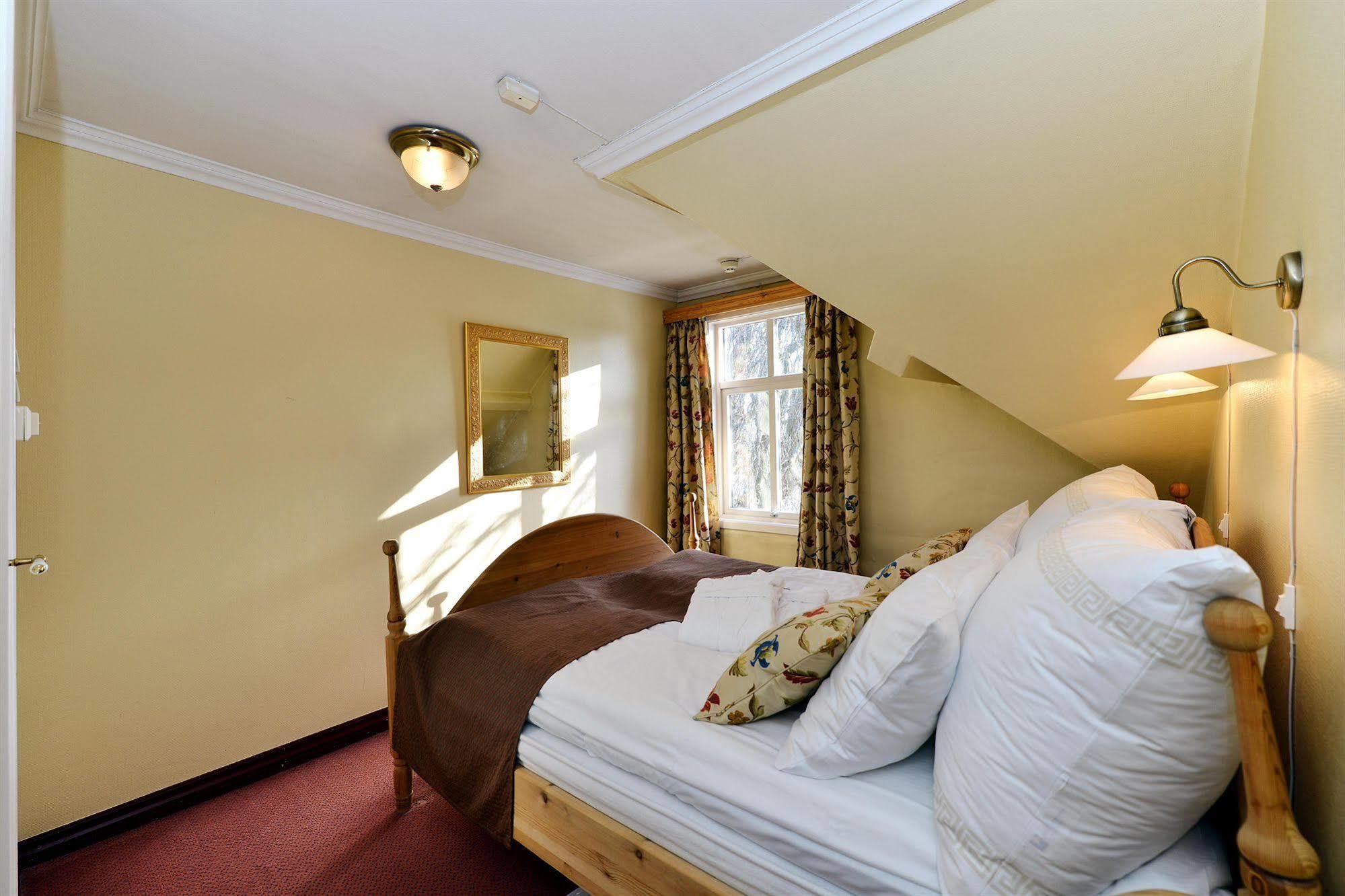 Kronen Gaard Hotel Саннес Екстер'єр фото