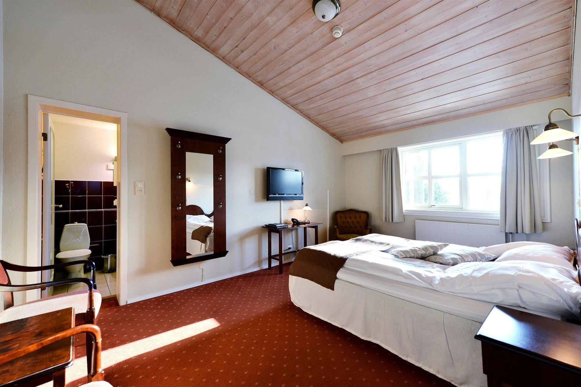 Kronen Gaard Hotel Саннес Екстер'єр фото
