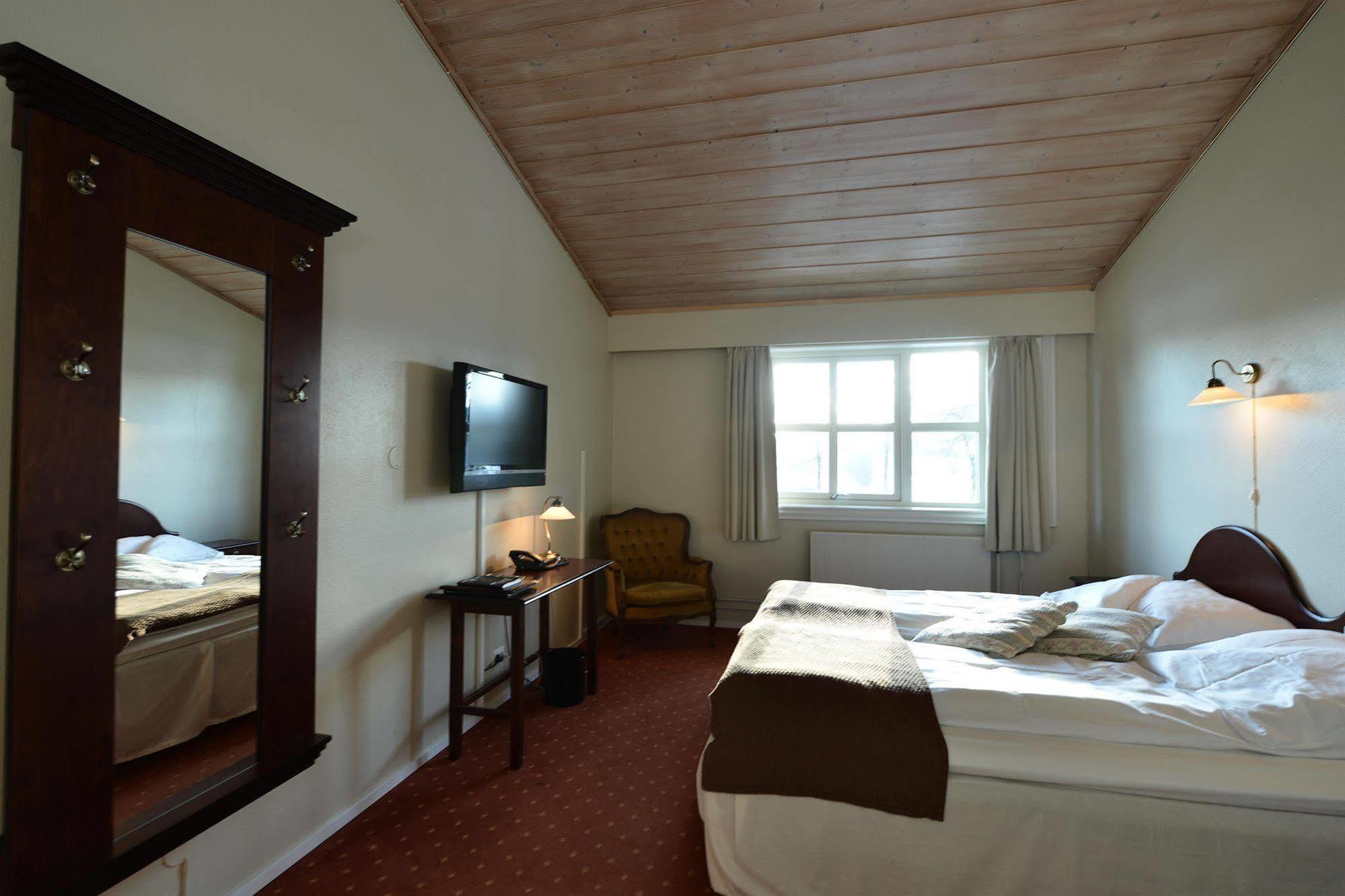 Kronen Gaard Hotel Саннес Екстер'єр фото
